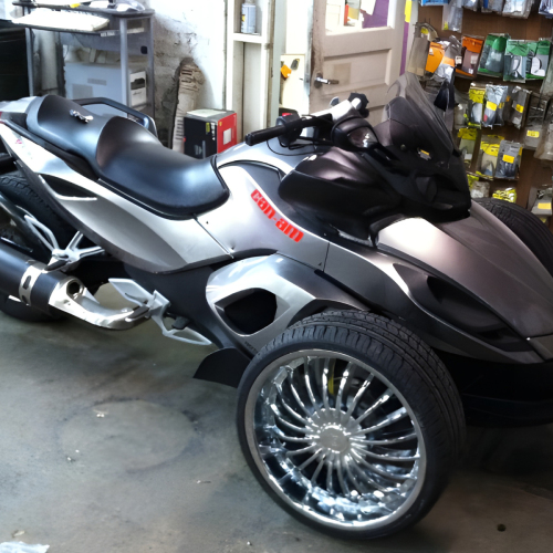 silver-canam-side