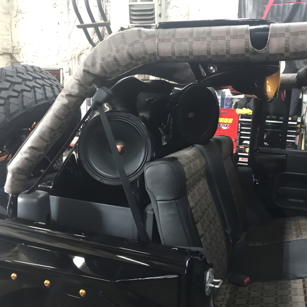versace-jeep-back-speakers