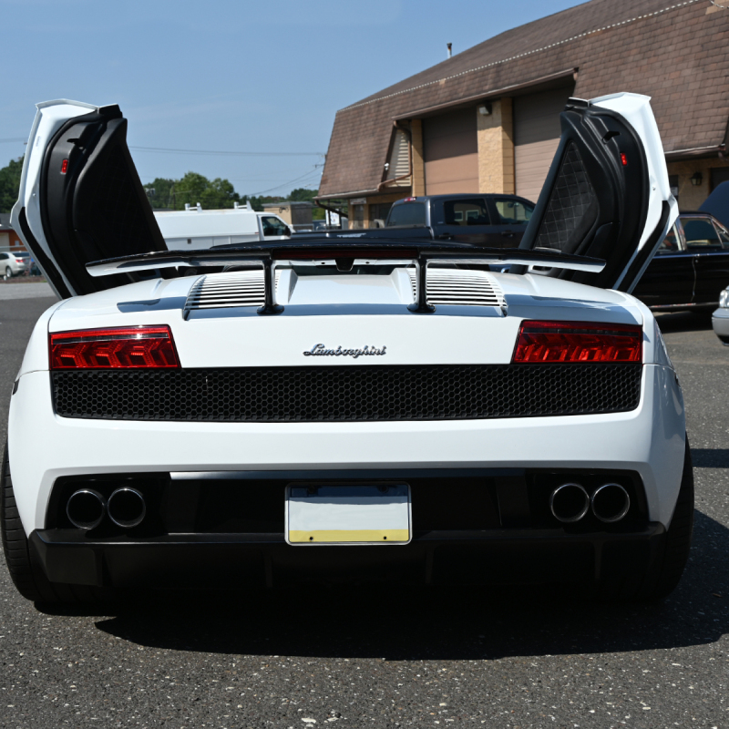 white-lambo-back-bumper